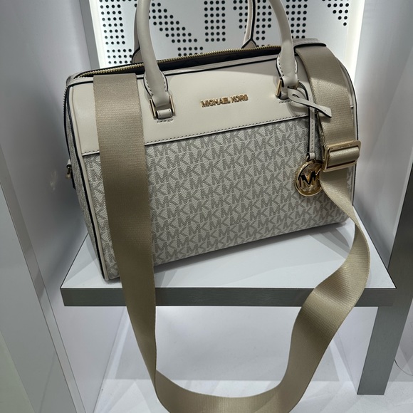 MICHAEL KORS TRAVEL MEDIUM DUFFEL SATCHEL / CROSSBODY BAG LIGHT CREAM MULTI - Picture 13 of 14